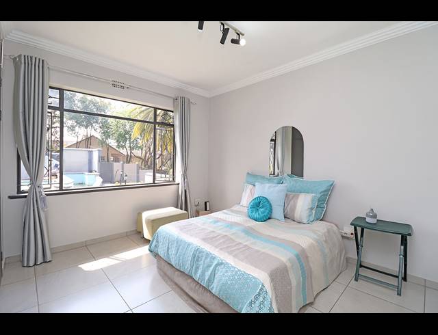 4 BEDROOM FREEHOLD FOR SALE IN SYDENHAM